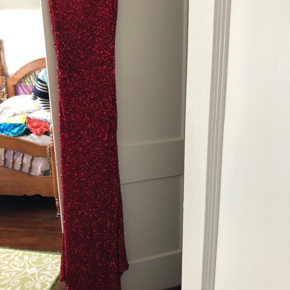 Gown in excellent condition and only worn once - Picture 6 of 7